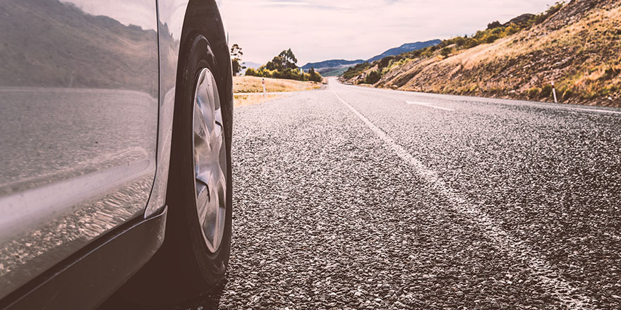 Accident de la circulation avec le véhicule de fonction en dehors des heures de travail : l’état d’ébriété du salarié justifie-t-il un licenciement pour faute grave ?
