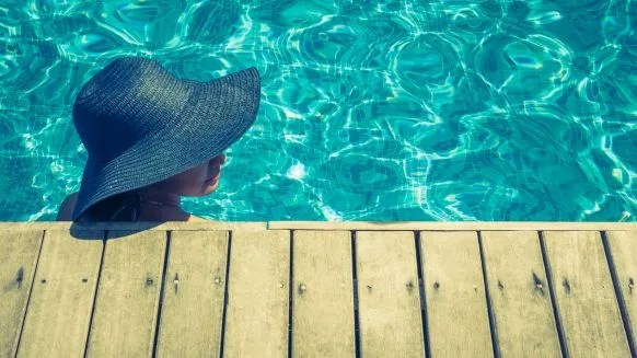 Les autorisations nécessaires à la construction d'une piscine - Crédit photo : &copy; @freepik