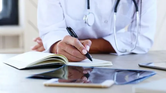 Les devoirs de l'infirmier envers le patient - Crédit photo : &copy; Freepik