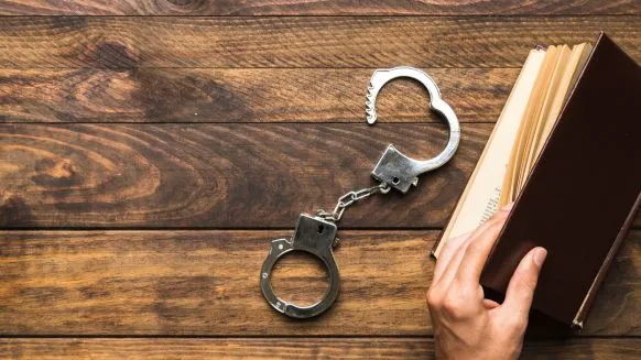 Le sursis des personnes physiques en droit pénal - Crédit photo : &copy; @freepik